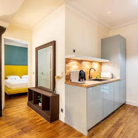 Guestready - Golden Elegance In Le Marais * Paříž